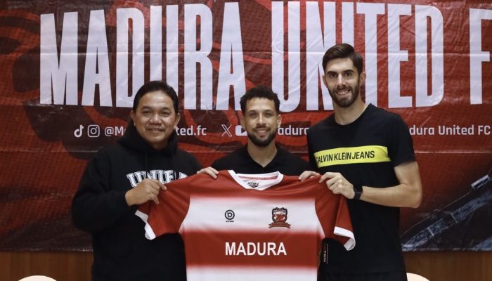 Pedro dan Iran Resmi Bertahan Bersama Madura United