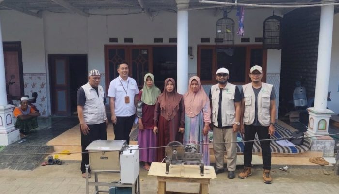 AMCF dan Dinas Sosial Pamekasan Dorong Pemberdayaan Ekonomi Lewat Bantuan Mesin Kerupuk