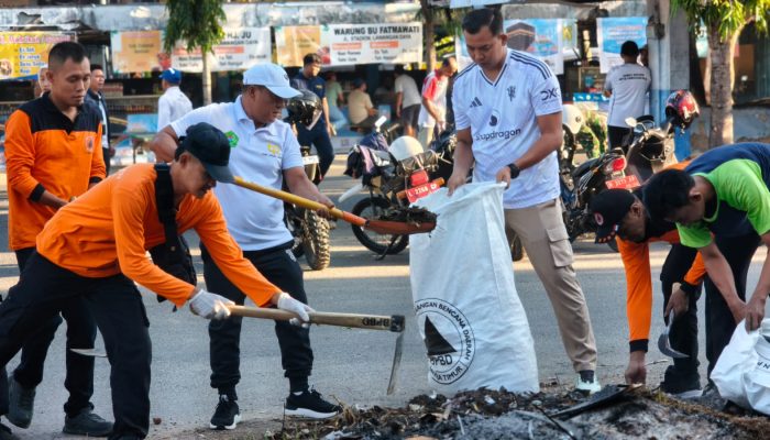 Pemkab Pamekasan Gelar Bakti Sosial, Ajak Masyarakat Peduli Lingkungan