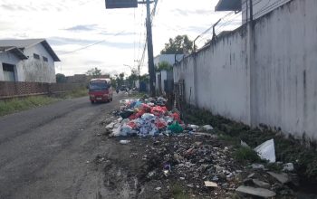 Sampah Berserakan, Warga Mengeluh Bau Menyengat