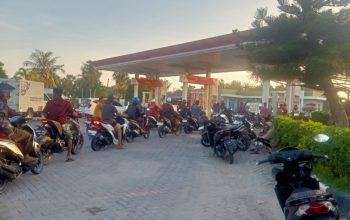 Antrean Kendaraan Mengular Imbas Kelangkaan Pertalite dan Solar, Warga Pedesaan Mengaku Paling Terdampak