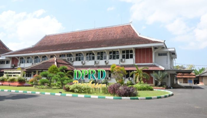 Buntut Penyegelan SMK Kesehatan Nusantara, Komisi IV DPRD Pamekasan Segara Panggil Sejumlah Pihak