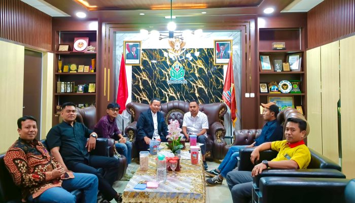 Buku “Pamekasan Mencari Identitas” Karya AJP Masuk Agenda Diskusi di Dies Natalis ke-60 UIN Madura