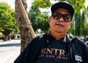 Haji Her Beli Emas 2 Kilogram di Soft Opening Central 88 Gold & Jewellery Pamekasan
