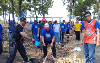 Demokrat Pamekasan Gelar Gerakan Langit Biru di Pantai Jumiang