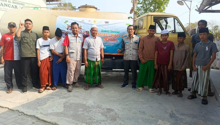Maknai HPN 2026 dengan Kepedulian: YBM PLN UP3 Madura Kirim Bantuan Air Bersih ke Ponpes Al Mawardi