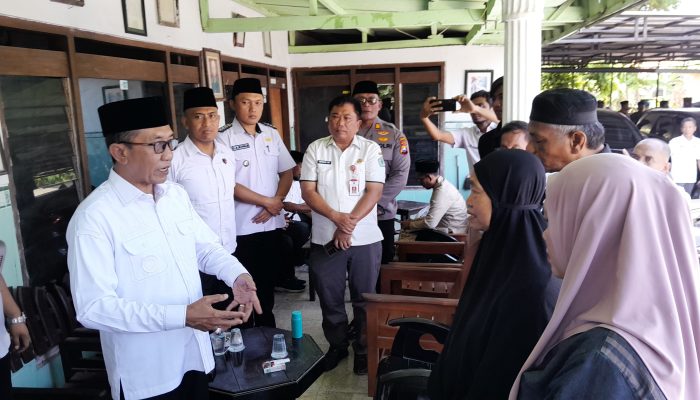 Hadir Langsung, Bupati Sampaikan Belasungkawa Kepada Keluarga Korban KM Virgo Transport 8