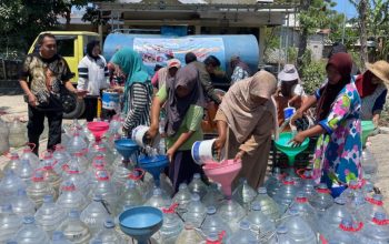 Peduli Masyarakat Terdampak Kekeringan, AJP Salurkan Bantuan Air Bersih