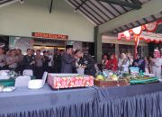 Potongan Tumpeng Pertama untuk Bupati, Begini Kemesraan Dandim dan Pemkab Pamekasan di HUT TNI