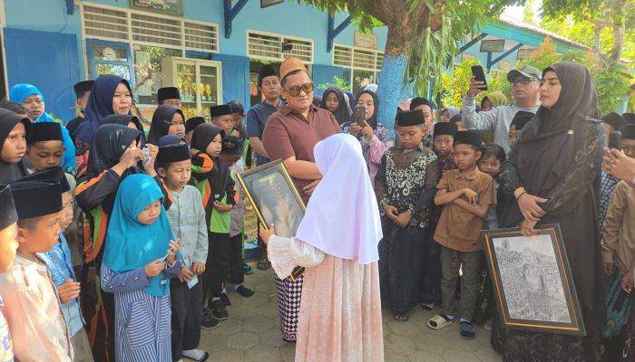 Kenang Masa Jualan Pulpen Saat Bantu Rehab SDN Kowel 3, Haji Her: Dulu Saya Juga Pernah Melarat