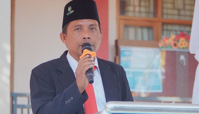 Elman Duro, Mantan Pengamen Jalanan Raih Gelar Doktor Berkat Doa Ibu Sebatang Kara.